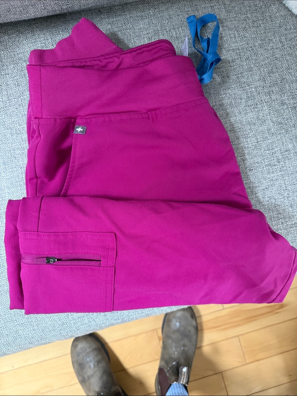 Figs Women's Scrub Pants in Bright Magenta